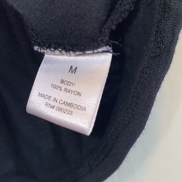 Black t-shirt material top with lace size M - Picture 8 of 8